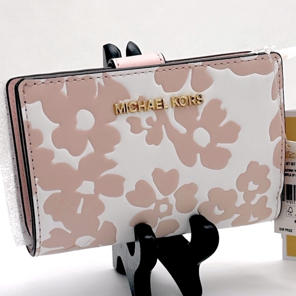 Michael Kors Jet Set Medium Floral Print Bi-Fold Wallet 
POWDER BLUSH
NWT
